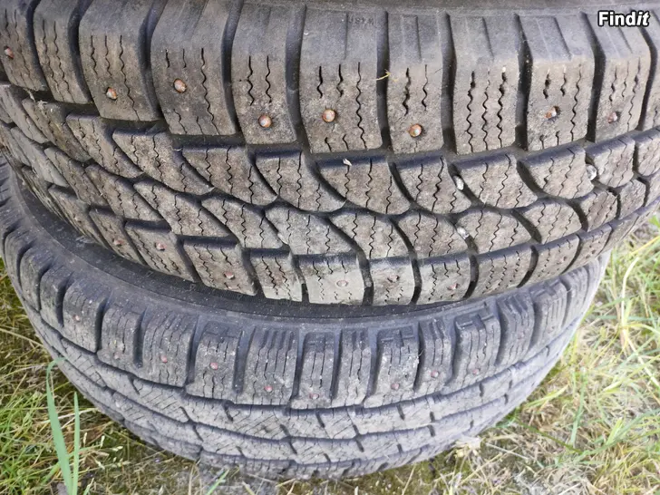 Säljes Ford transit mk6 plåtfälg och vinterdäck