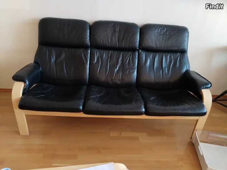 Myydään NAHKASOHVA