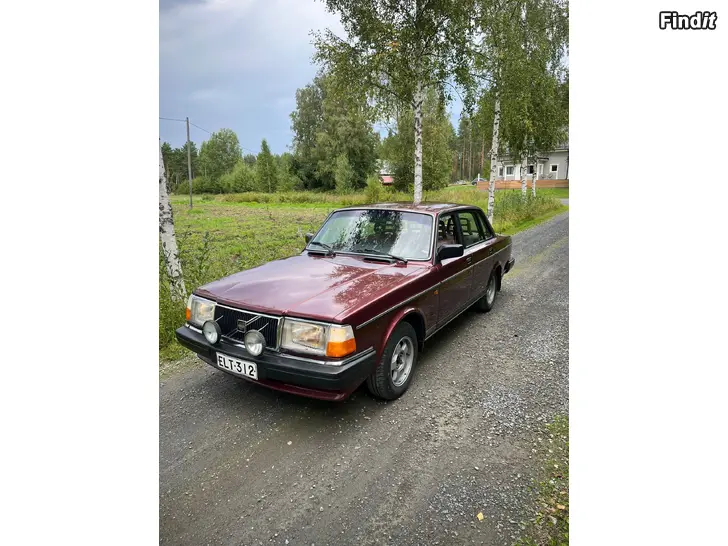 Myydään Volvo 240 B230F