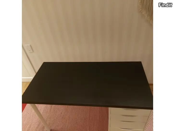 Säljes Ikea skrivbord