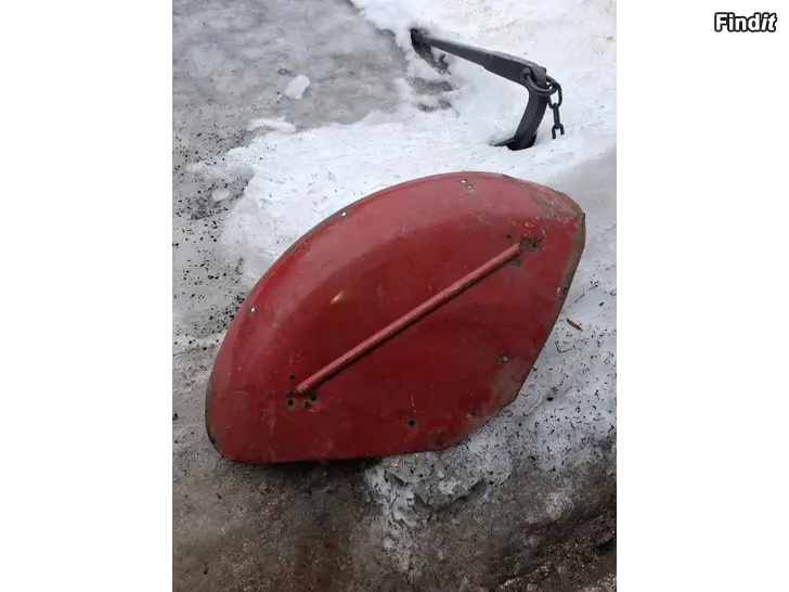 Myydään MF 35 lokasuoja