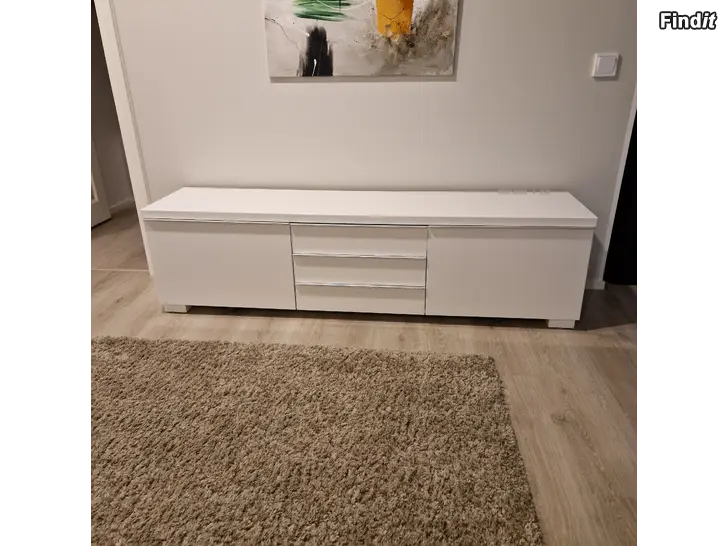 Myydään Tv-bänk