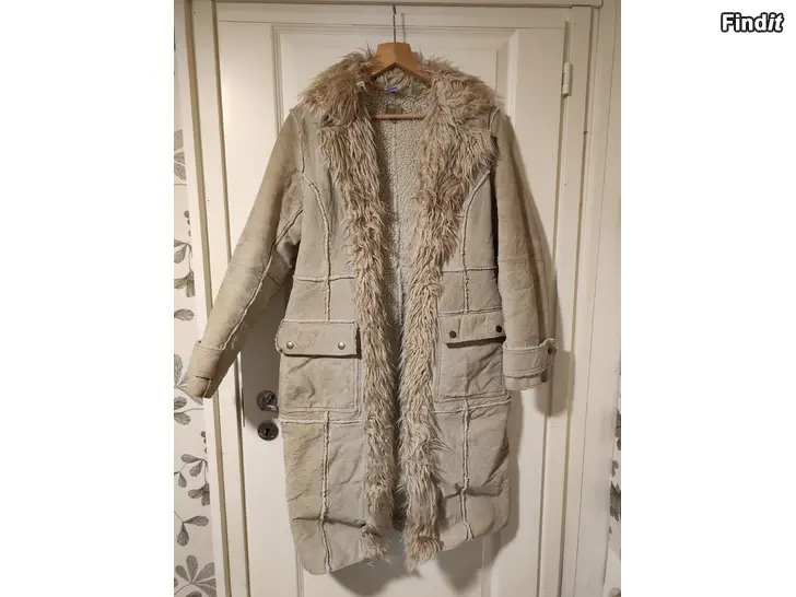 Säljes Kappa mjuk läder Storlek 36