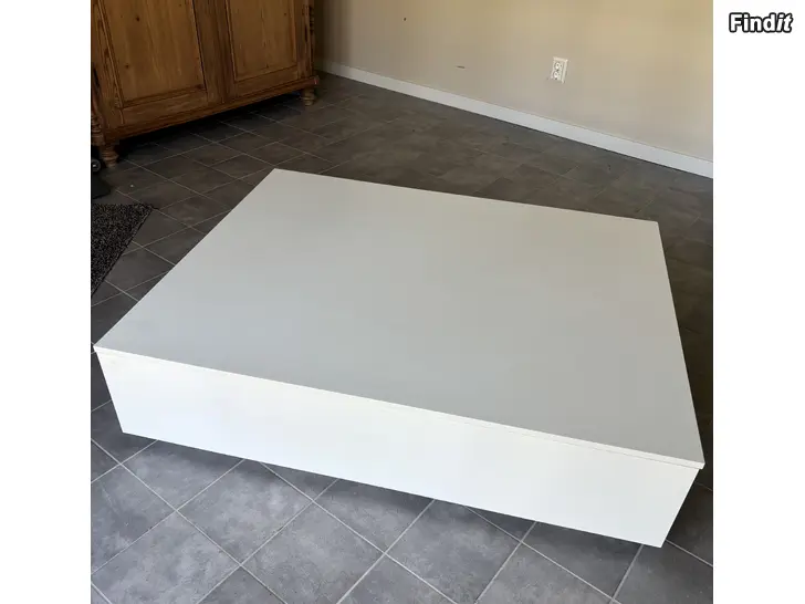 Myydään Vardagsrumsbord