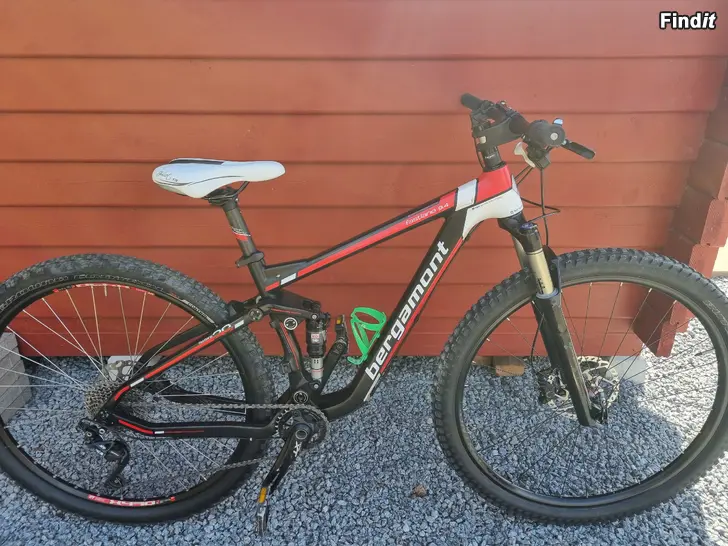 Säljes Mtb heldämpad kolfiber S