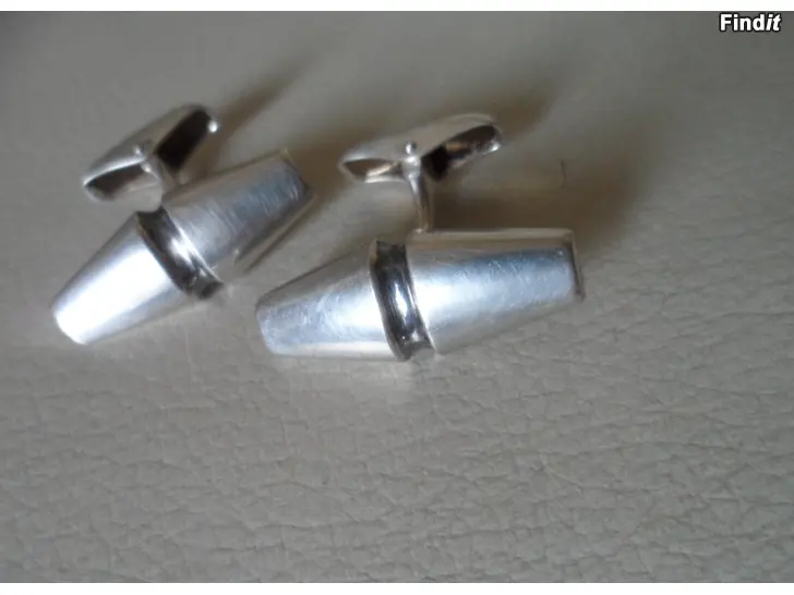 Myydään Kupittaan Kulta Elis Kauppi isot kalvosinnapit Hopea Ei kaiverr