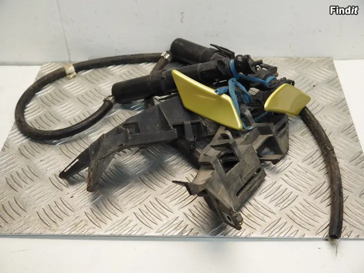 Myydään Peugeot 307 ajovalon pesimen kansi suutin puskurin ohjuri bracket