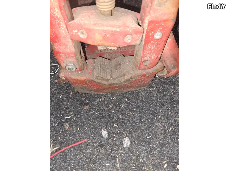 Myydään Putkiruuvipuristin