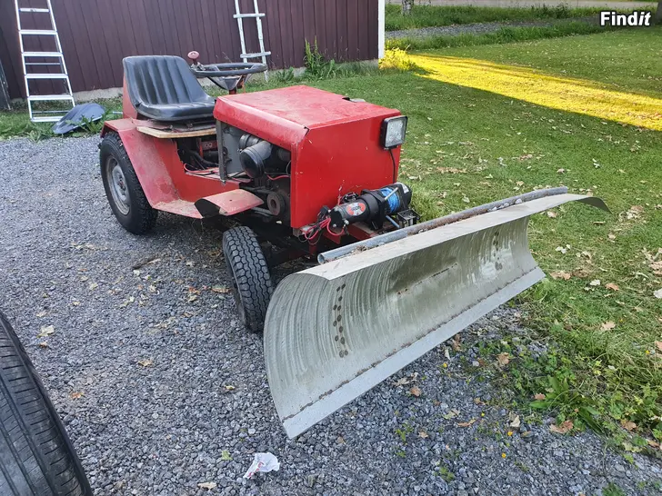 Myydään Traktori / Lumentyönnin