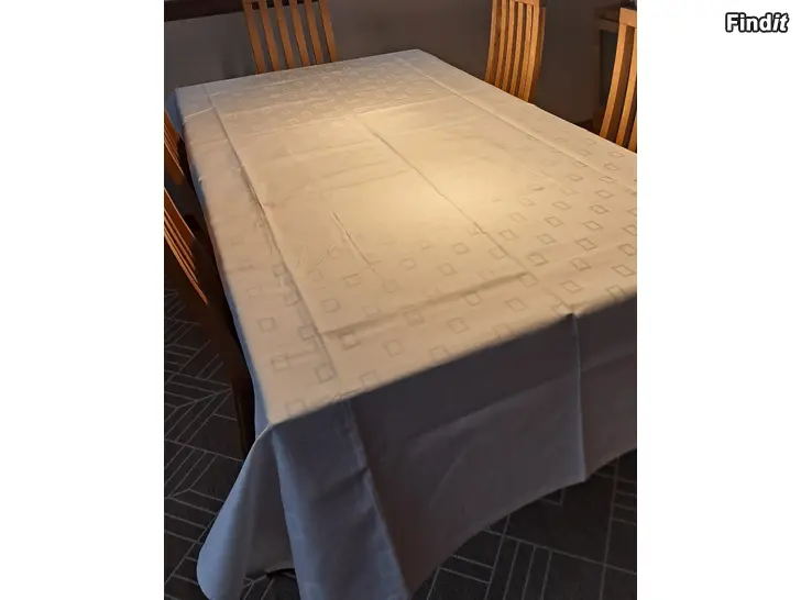 Myydään Pöytäliina 130 x 240 cm