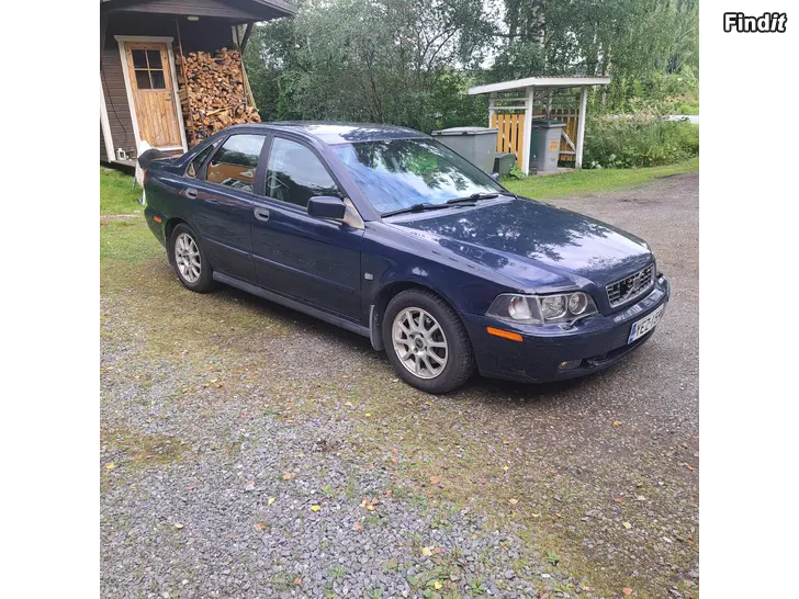 Säljes Volvo S40 1.8 bensa manuaali vm 2003
