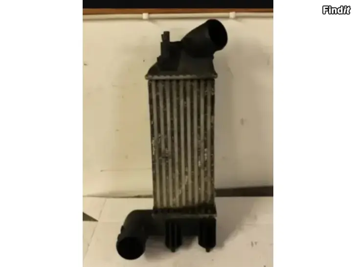 Säljes Välijäähdytin moottorituki