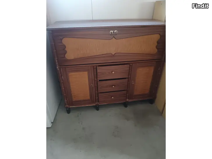 Säljes Snyggt klaffskåp