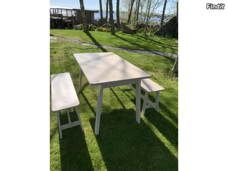 Säljes Köksbord o 2 bänkar