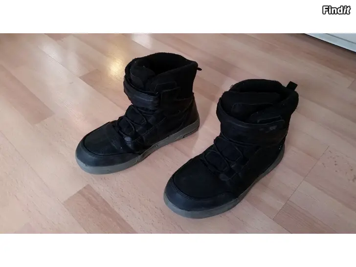 Myydään Trekmates So Trizzler Jr talvikengät koko 33 mustat 8e