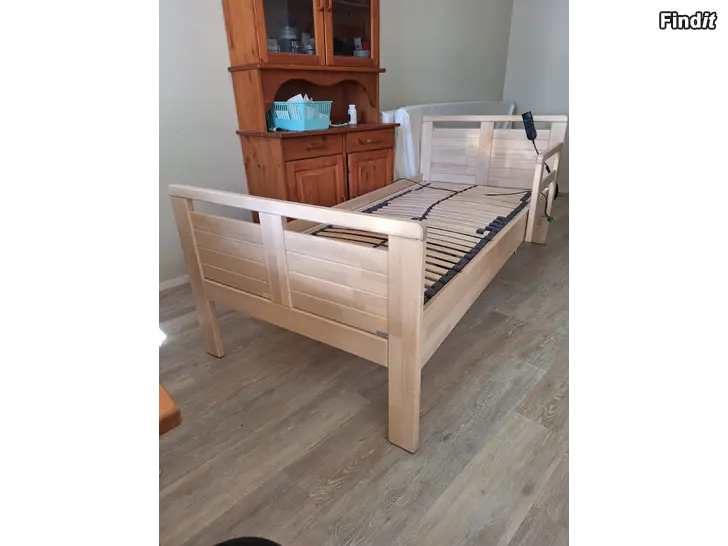 Myydään Seniorsänky Kitee 90x200 moottoroitu