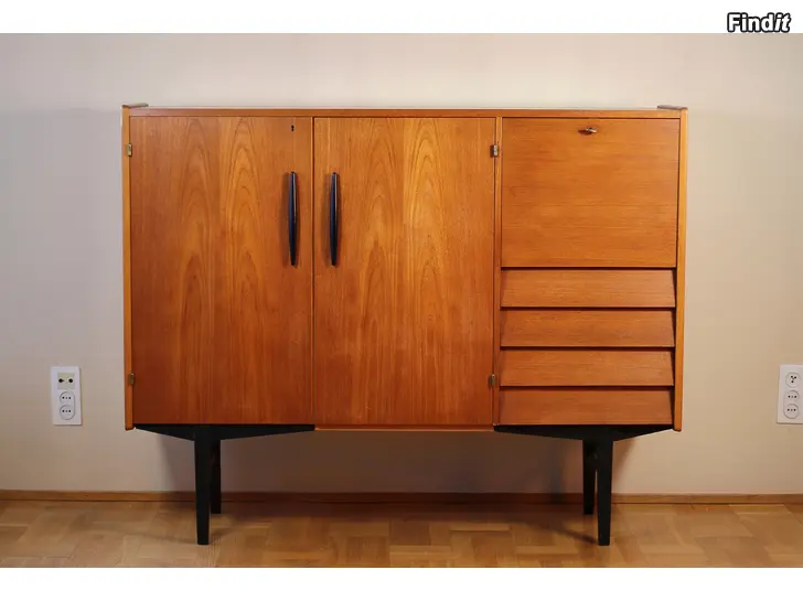 Säljes Hugo Troeds Bjärnum Teak 1960-luvun lipasto highboard