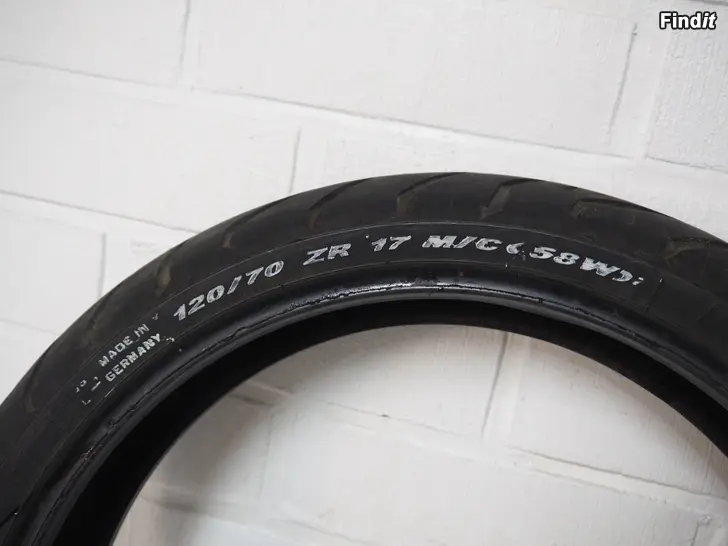 Säljes 120/70-17 M/C 58W Pirelli Angel St