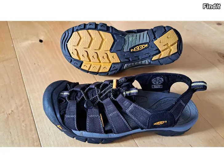 Myydään Keen sandaalit Clearwater koko 45