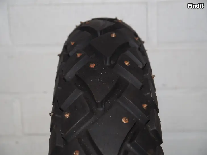 Myydään 130/70-17 Deli Tire nastarengas M/C 62R Street Enduro DOT 9DSZ 1717 Made In Indonesia