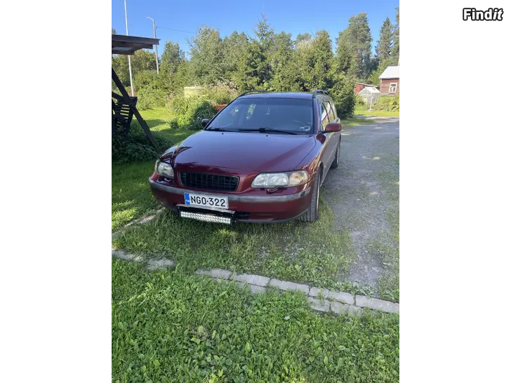 Myydään Volvo V70