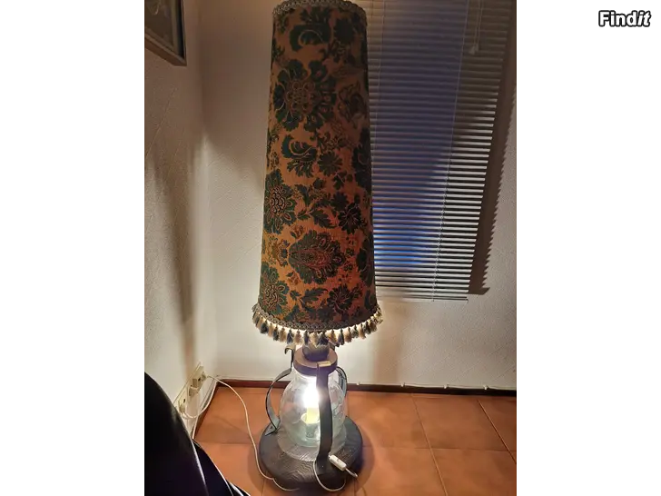 Myydään Lattiavalaisin 70-80 luvulta