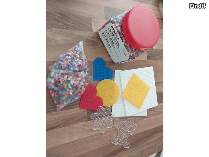 Myydään Hama pärlor och plattor