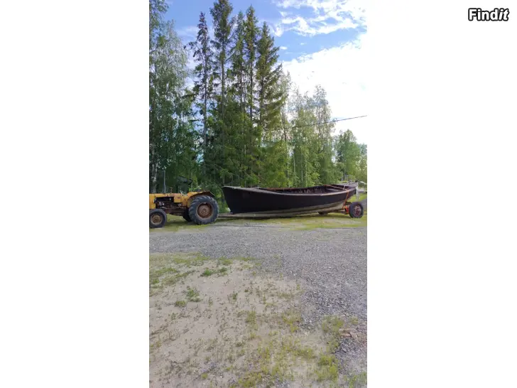 Säljes Tjärad 9m träbåt