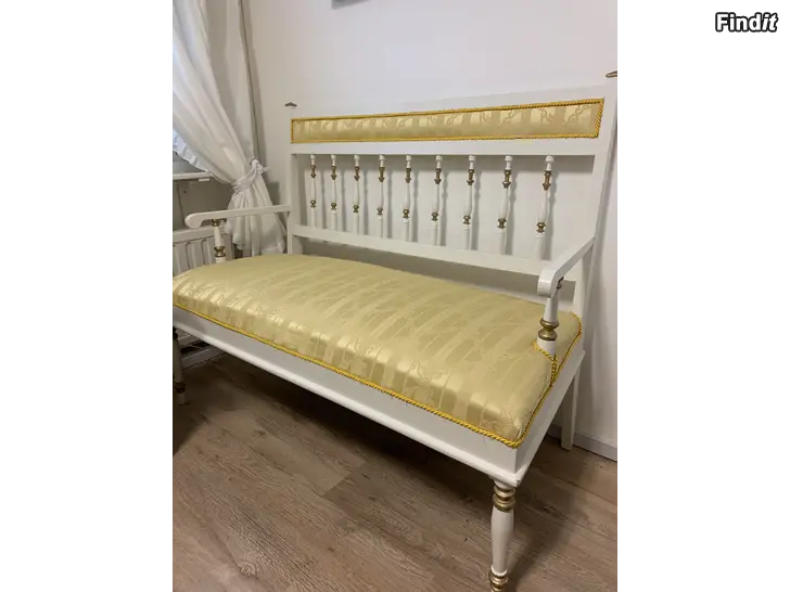 Säljes Stilig gammal soffa