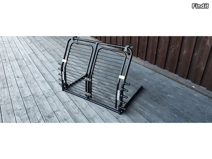 Myydään Koiraveräjä / Hundport Volvo V50