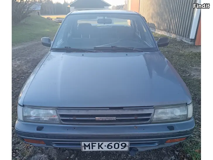 Myydään Toyota Carina 2