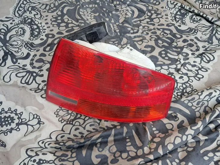 Myydään Audi A4 B7 Takavalo Vasen
