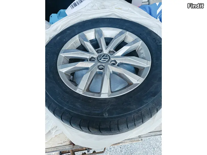 Myydään Passat 2017 5/112 16 215/60/17