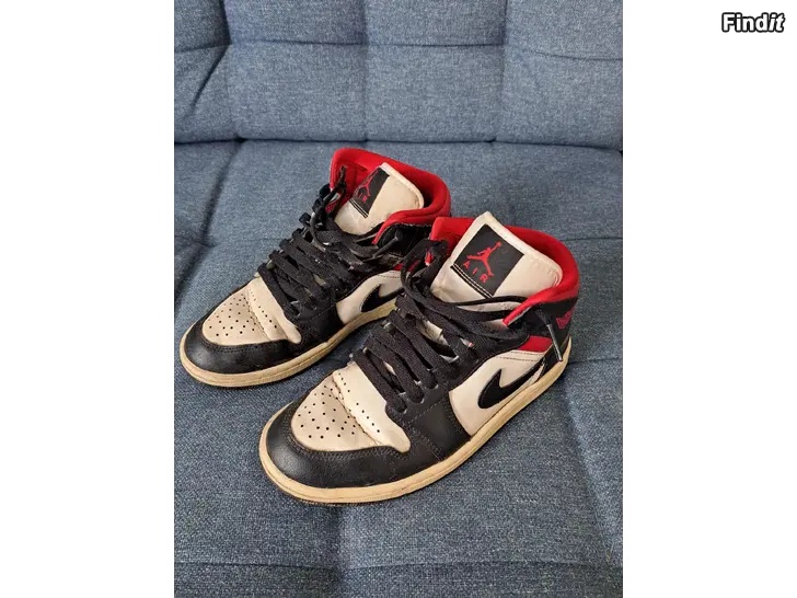 Myydään Air Jordan 1 Mid Gym Red Panda