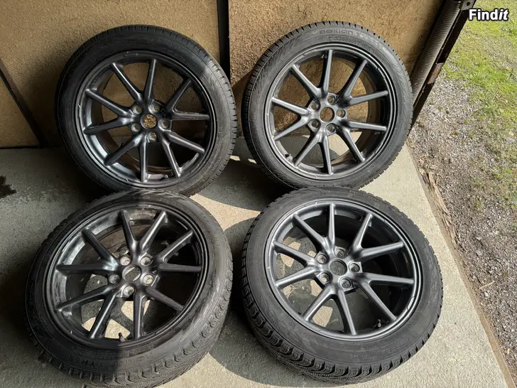 Myydään Tesla model 3 vanteet kitkarenkailla 235/45R18