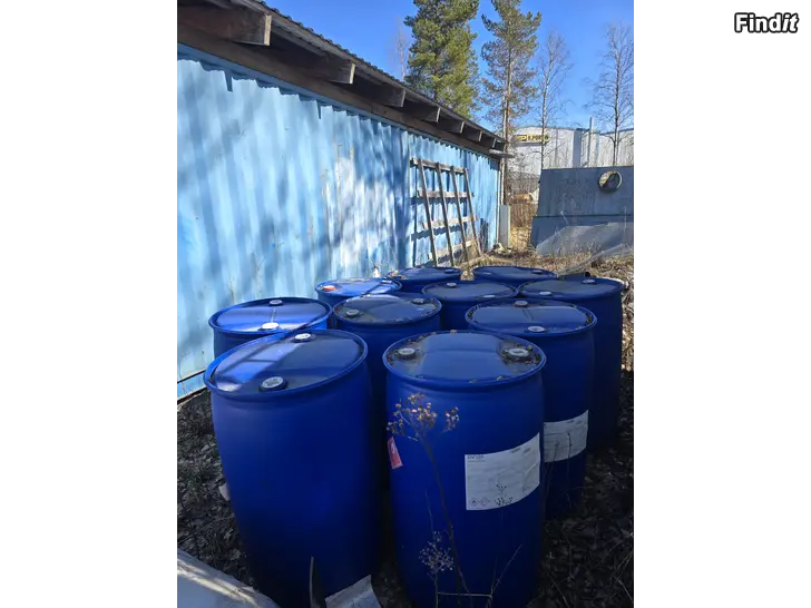 Myydään Plast tunnor 200 liters  1000 liters