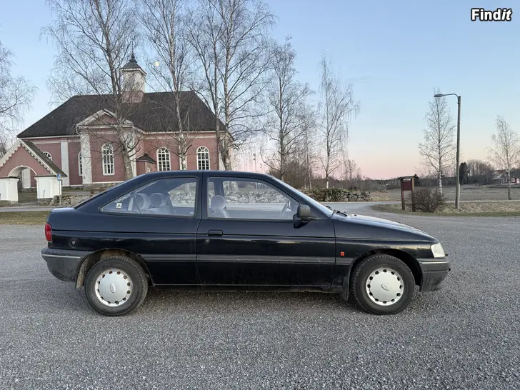 Myydään Ford Escort