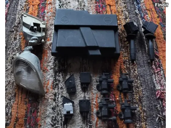 Myydään Monitoimiviiksi pyyhkijät akkukotelonkanssi etuvilkkut