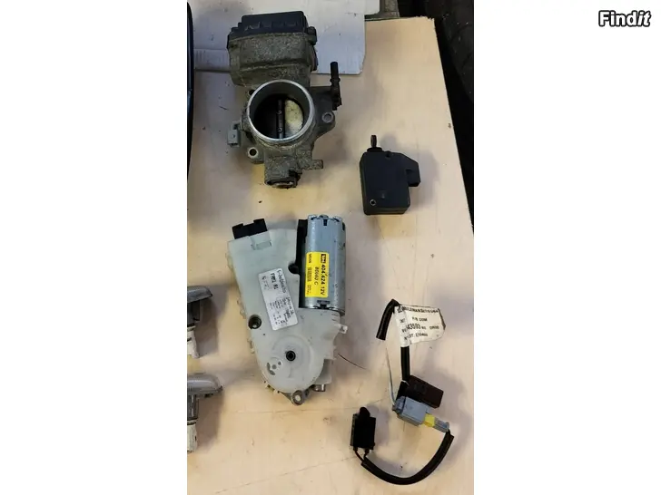 Myydään Kaasuläpäkotelo keskuslukitus moottori kattoluukku moottori