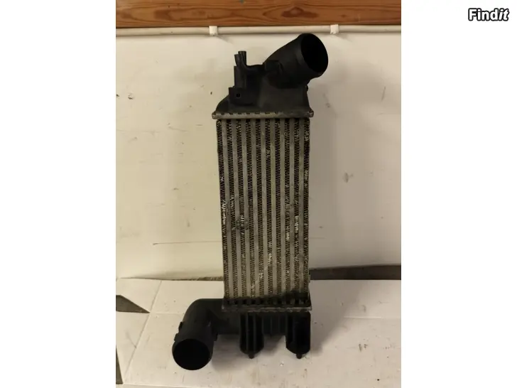 Myydään Tuulilasinsuojapeite välijäähdytin