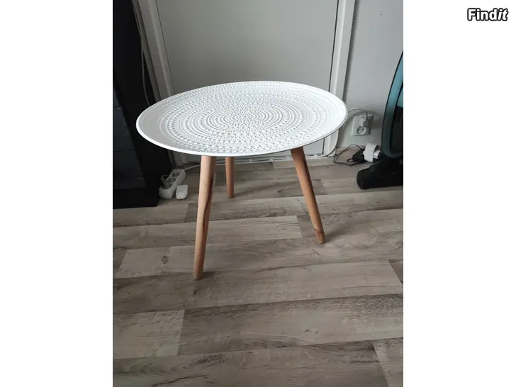 Myydään Sivupöytä