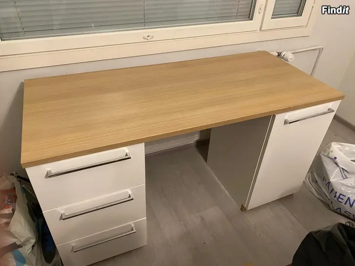 Säljes Kirjoituspöytä