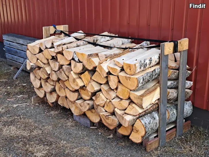 Myydään Koivuhalkoja, klapipituisia, kuvan kasa