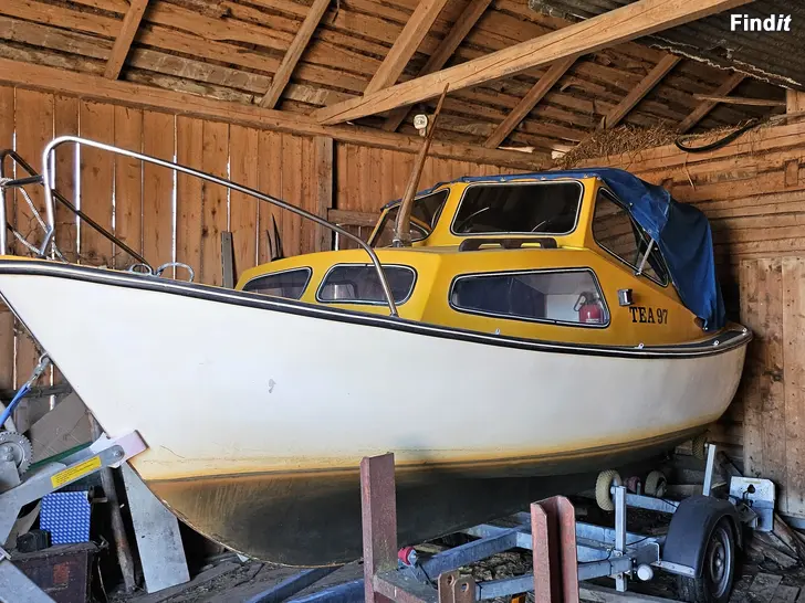 Säljes Adec motorbåt