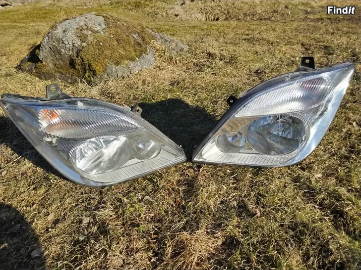 Säljes Mercedes sprinter fram lampor