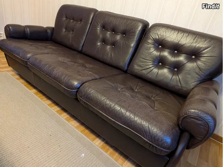 Säljes Stadig lädersoffa i mörkbrunt