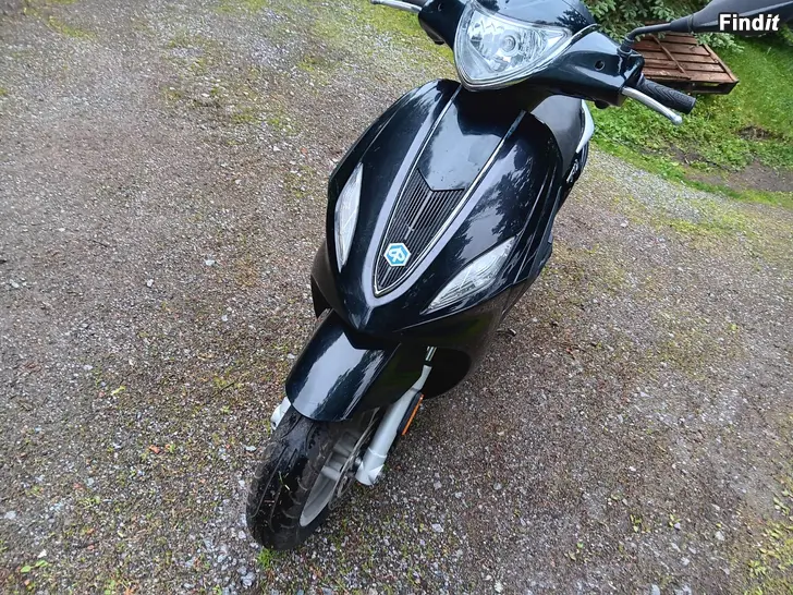 Myydään Huippu laadukas Piaggio Fly skootteri
