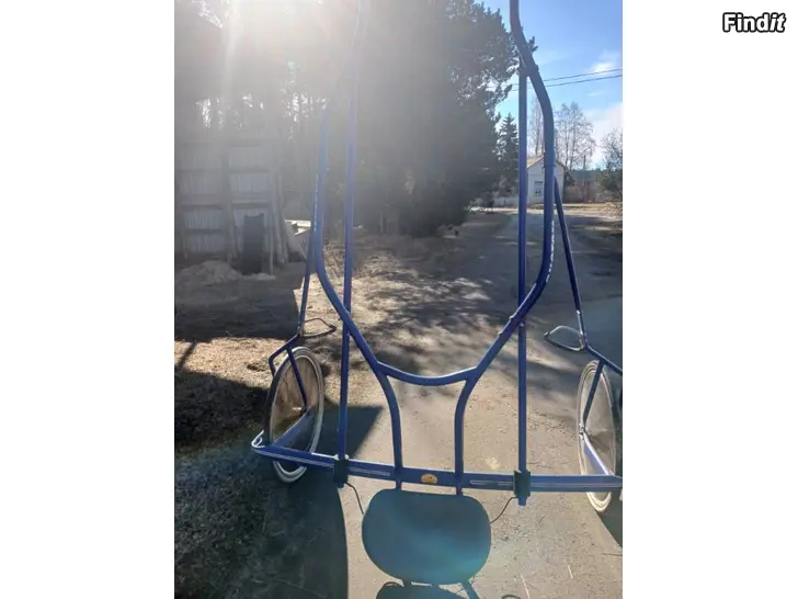 Myydään Custom kilpakärry