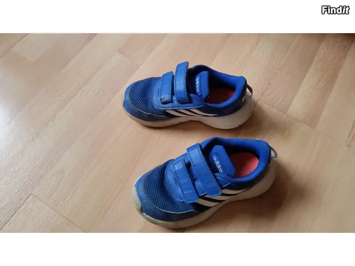 Myydään Adidas siniset lenkkarit koko 27 -hinta 6e
