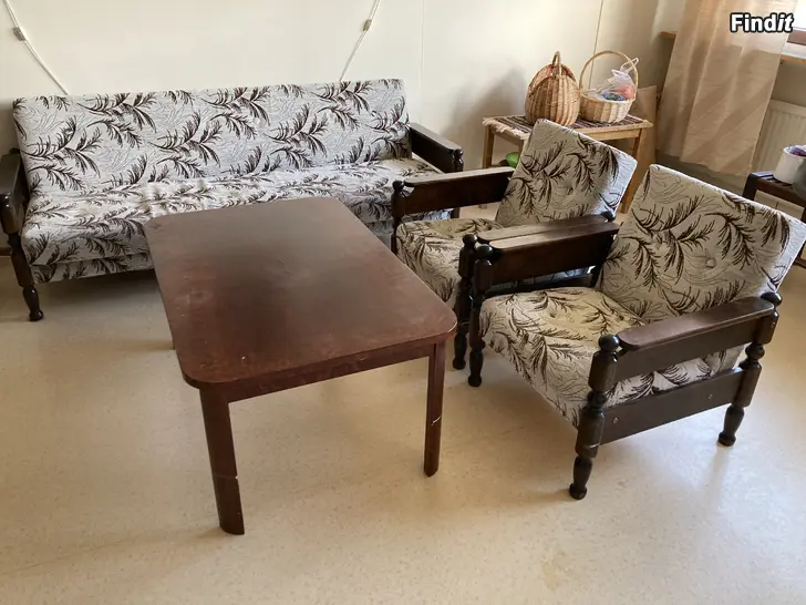 Myydään Bäddsoffa, länsstolar och soffbord - inredning för vardagsrummet
